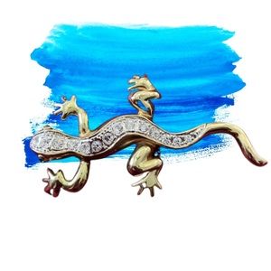 Vintage gold toned lizard brooch